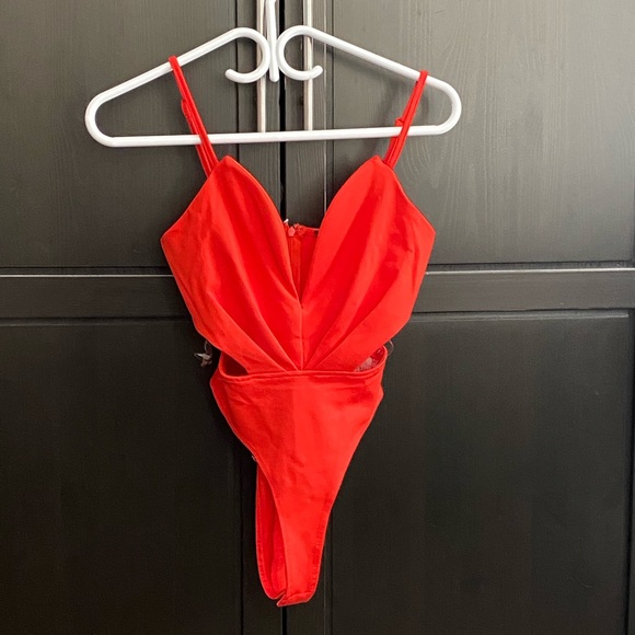 FashionNova Carry On Bodysuit - Picture 3 of 3